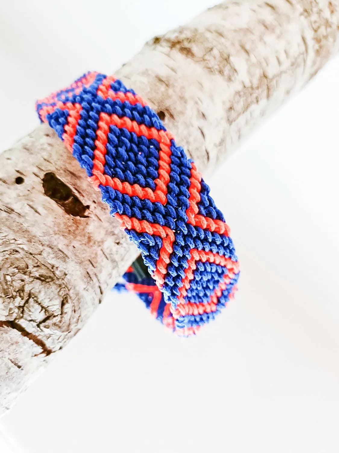 Individuelle Hundehalsbänder aus Paracord kaufen - Handgemacht und robust