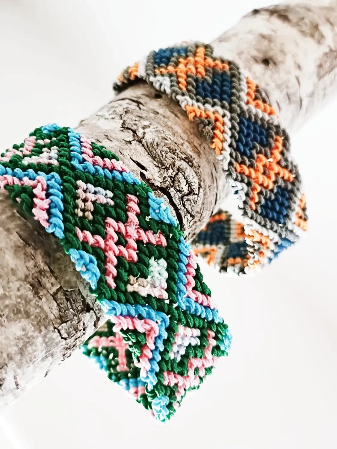 Individuelle Paracord-Hundehalsbänder online entdecken